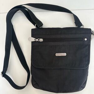 Baggallini Black Nylon Crossbody Travel Bag Lightweight Organizer Purse